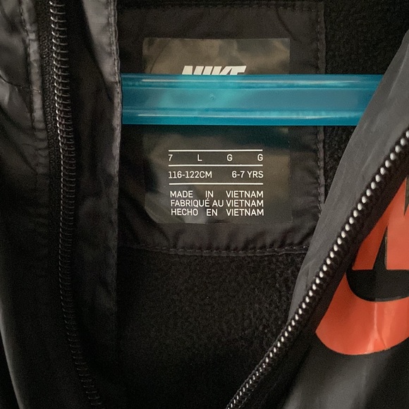 Nike doubled layered jacket - Picture 2 of 3